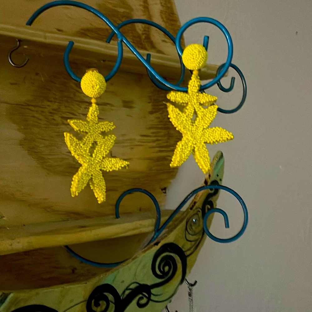 OSCAR DE LA RENTA Double Starfish yellow beaded statement clip on earrings